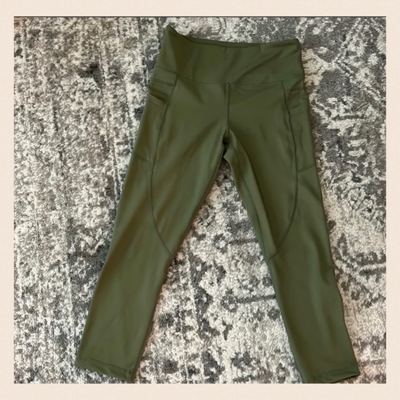 Zyia Capri Legging - Size 4 - Never Worn - Pockets - Olive Green - Picture 1 of 6
